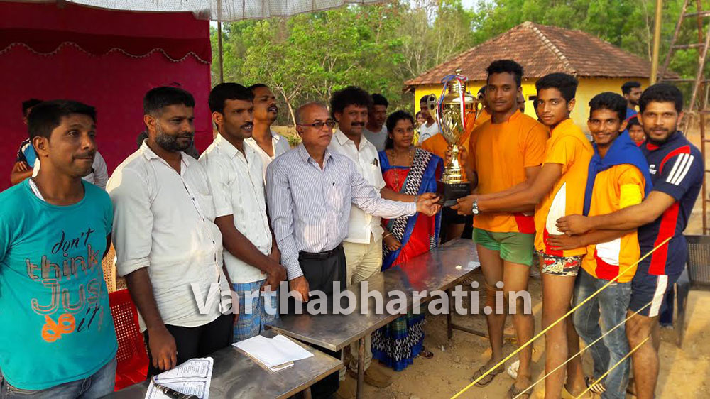 ಅರಳ ಕಬಡ್ಡಿ : ಕೊಲ ಫ್ರೆಂಡ್ಸ್ ತಂಡಕ್ಕೆ ಪ್ರಶಸ್ತಿ